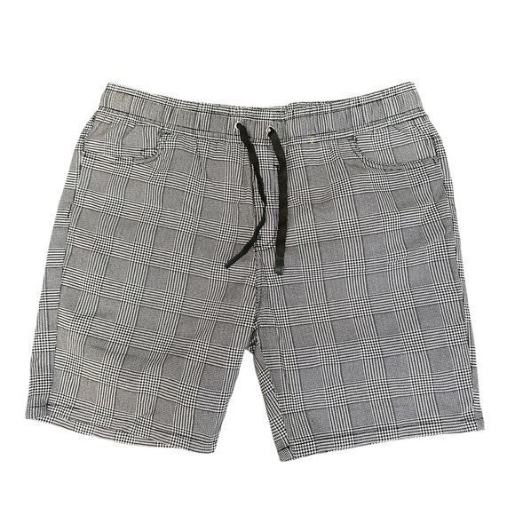 Men's Black and White Plaid Flat Front Shorts - Picture 1 of 7
